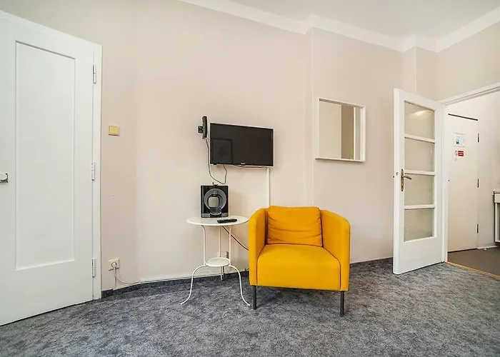 Cosy Studio With Terrace By Tram